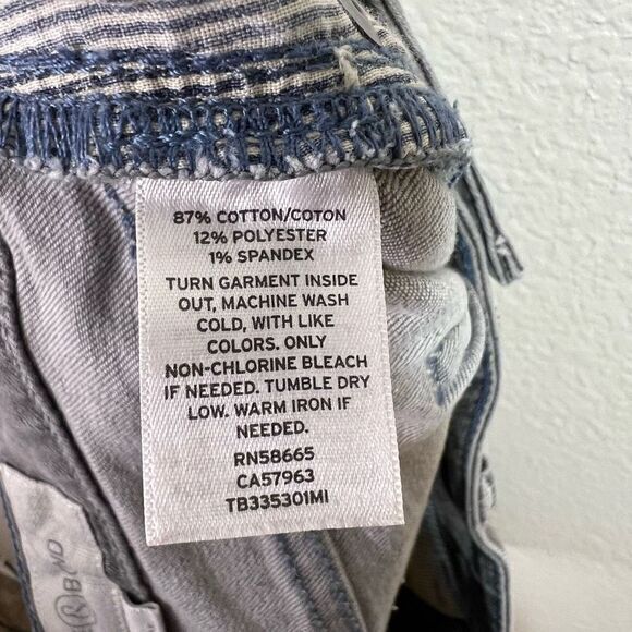 Treasure Bond Women's Distressed Jean Shorts Stretch Cuffed Cutout Gray Size 26 - Picture 7 of 8